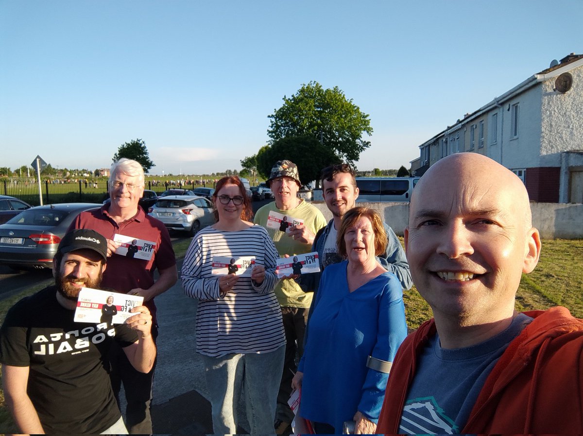 Great response in Glenshane tonight for @kaykeane14. Polling cards are dropping and people are getting ready to evict FF and FG from the Council.