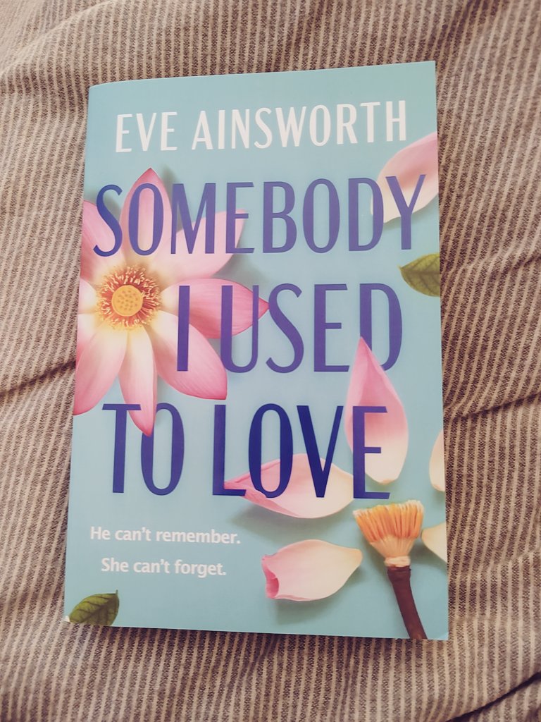 I'm only 50 pages into #SomebodyIUsedToLove and it is already so addictive and gripping I can't 😍😍😍 ✅Amnesia trope ✅Will they won't they @canelo_co