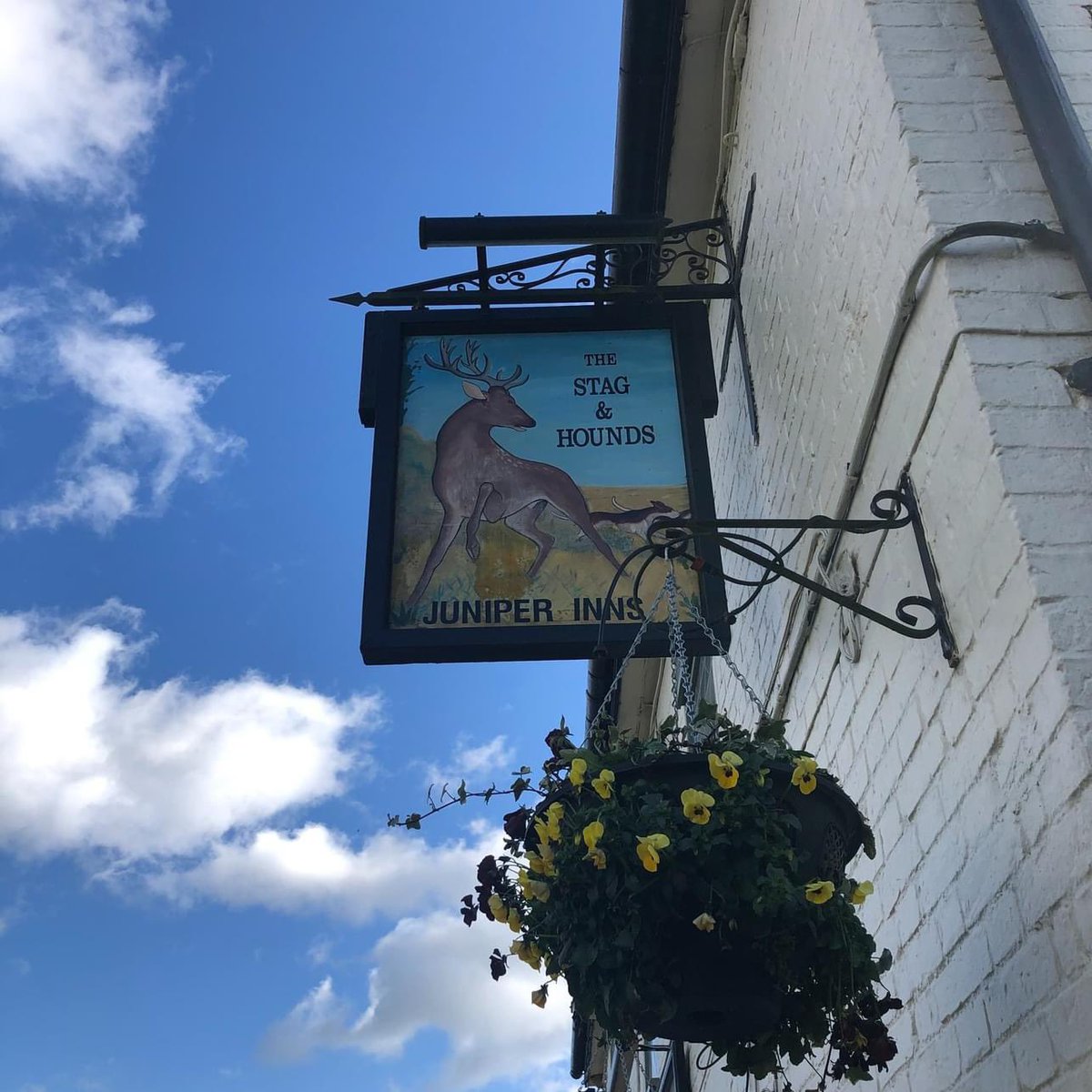 Chef Dom Clarke is bidding farewell to The Stag & Hounds, Burrough on the Hill, Leics. 😢 Dom & his team's talent earned the pub a Michelin Bib Gourmand. We named them our Pub of the Year 2020/1. Dom is planning his next move. The pub is awaiting a new licensee & remains open