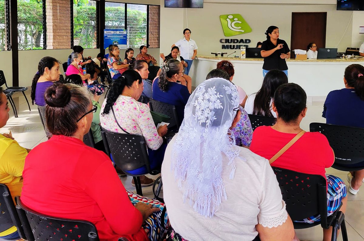 #AcontecerMYPE | Este día, con el propósito de acercar los servicios del #Estado, realizamos una charla informativa sobre servicios empresariales que tenemos para las #MYPE, esta iniciativa fue dirigida a las usuarias de Ciudad Mujer San Miguel.
