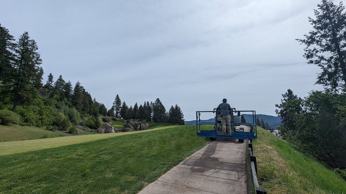 DanFredGCS's tweet image. This was a first for us. Getting a man lift a mile into the course up down and around.