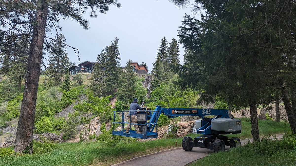 DanFredGCS's tweet image. This was a first for us. Getting a man lift a mile into the course up down and around.
