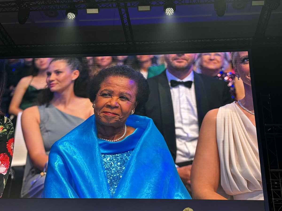 Sandrine Dixson tweet media