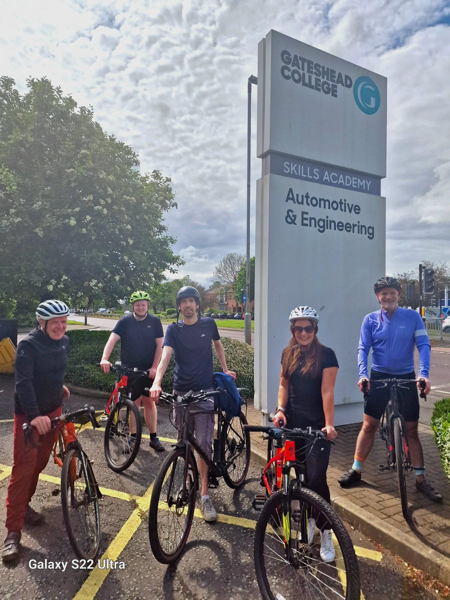 On our bikes with @BikeDoctorDave to travel safely between @gatesheadcoll campuses on 2 wheels not 4 & being kind to ourselves & the planet #mentalhealthawarenessweek #wellbeing #bigbikerevival @CyclingUK_NE