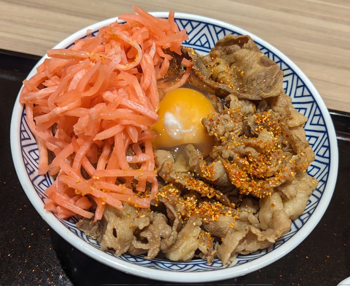 実はあまり知られてませんが、私は牛丼が好きです。
中でも吉野家は特別です。
築地の老舗・名店は、牛丼界の別格総本山だと思います。
海外だと高級品なので、マウントも取れますね😆