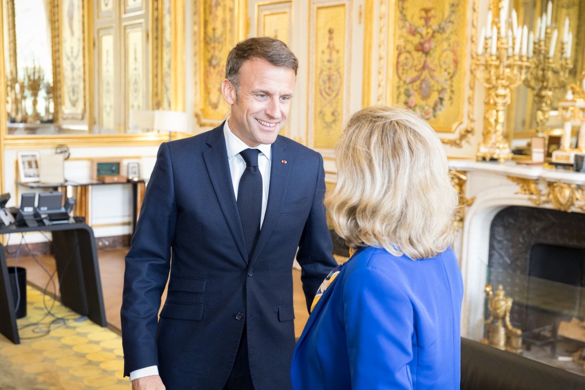 A la veille d'élections décisives pour l'🇪🇺, la présidente de la @EIB @NadiaCalvino accompagnée par le vice-président en charge de la 🇫🇷 Ambroise Fayolle reçue par @EmmanuelMacron à l'@Elysee pour un tour d'horizon des priorités d'investissement de l'#UE urlr.me/LkXRb