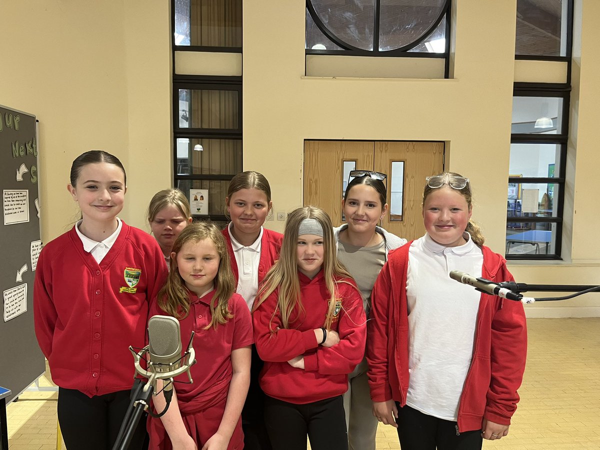 singergise1's tweet photo. Well done @garntegprimary - such a fabulous day recording with @cobramusicwales - cannot wait until everyone will get to hear your #climbtosparkle #single in #July #expressivearts #notinmissout #DJ4aDay #takingpart #creativecollaborators @WG_Education https://t.co/QGvJHDpJKg