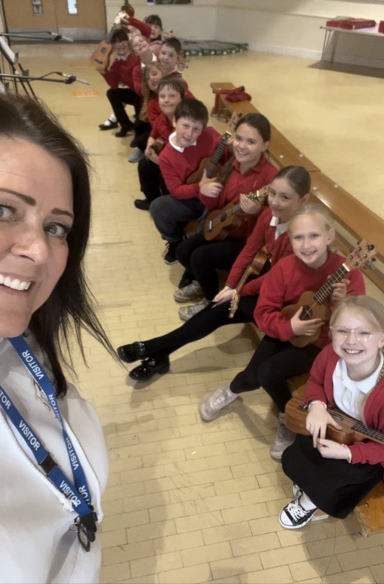 singergise1's tweet photo. Well done @garntegprimary - such a fabulous day recording with @cobramusicwales - cannot wait until everyone will get to hear your #climbtosparkle #single in #July #expressivearts #notinmissout #DJ4aDay #takingpart #creativecollaborators @WG_Education https://t.co/QGvJHDpJKg