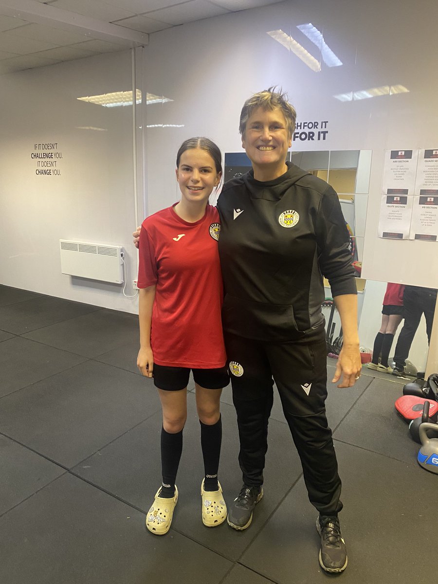 Massive thank you to @KateCooper7 for arranging a session for Mya with @PaulaEsson to treat her recent shoulder injury. @stmirrenwfc are at the cutting edge and leading by example on how to support their players in their recovery. 🖤🤍#hergametoo #oneclub