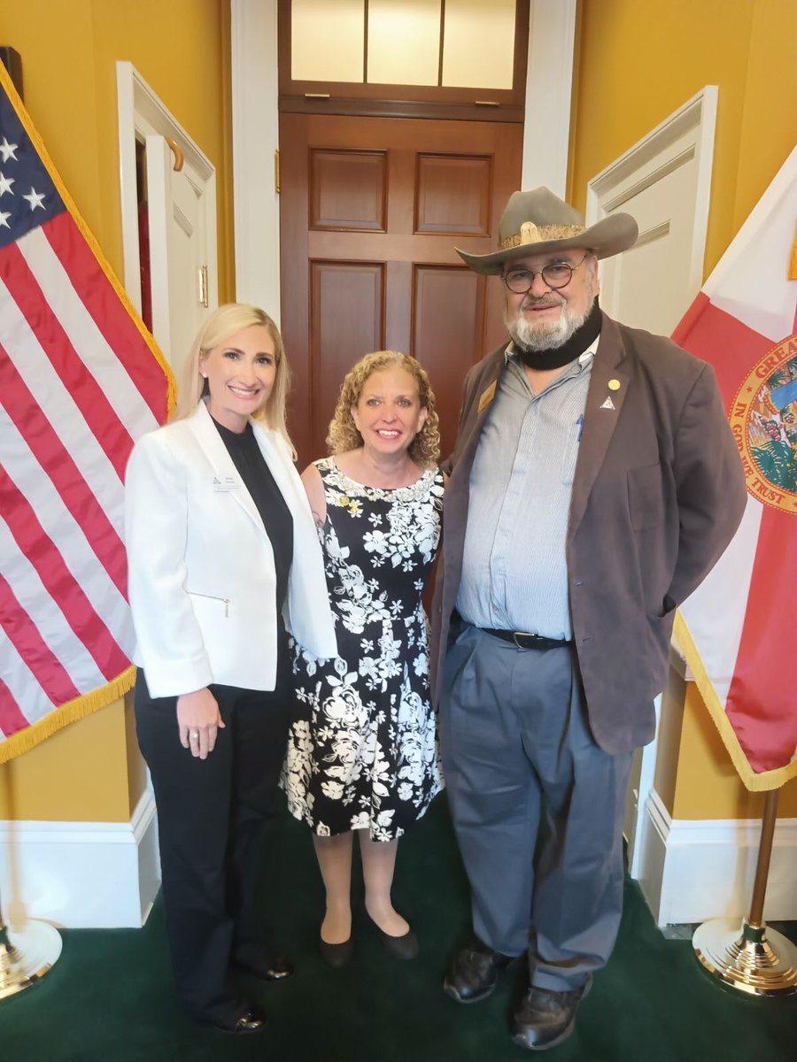 Broward County Member Fred Segal met with Representative ⁦@DWStweets⁩ this morning. Thank you for being a #VoiceOfAg. #FieldToTheHill24