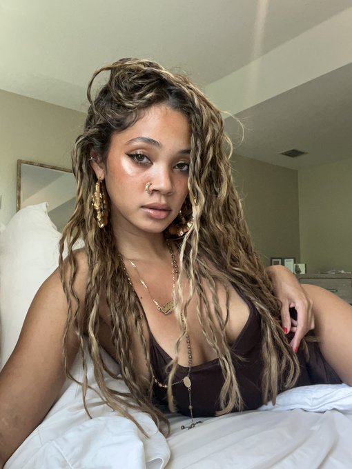 Beds 2 big without u https://t.co/dwERN0dFKx<a href="/tag/japan"class="tags"><span>#japan</span></a><a href="/tag/noordinary"class="tags"><span>#noordinary</span></a><a href="/tag/taiaysha"class="tags"><span>#taiaysha</span></a>