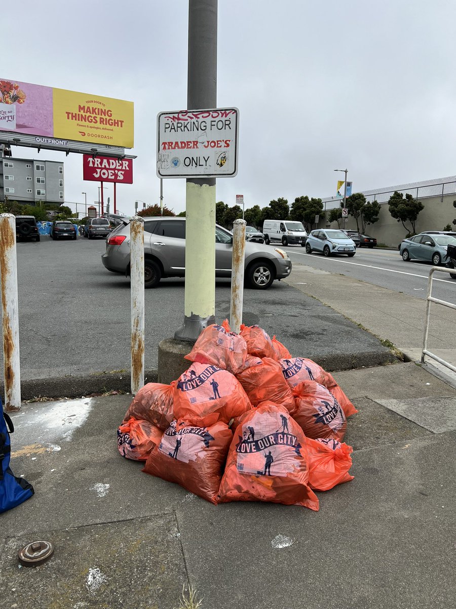 Big crew at our Masonic Cleanup this morning, made up of regulars, some new faces, and students from @SFSU and Gateway HS. Collected 19 bags in a much larger radius with more hands on deck. Also being followed by our volunteer film crew, putting together some promo pieces.