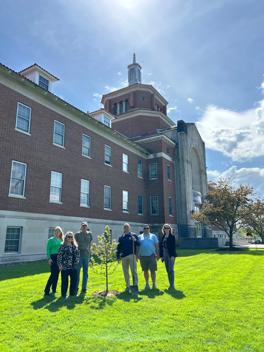 Acting Commissioner Martuscello planted a tree at the Albany Training Academy in support of @GovKathyHochul's goal of #25MillionTreesNY. To expand the Department’s efforts, a tree will be planted at each of our correctional facilities throughout New York State.