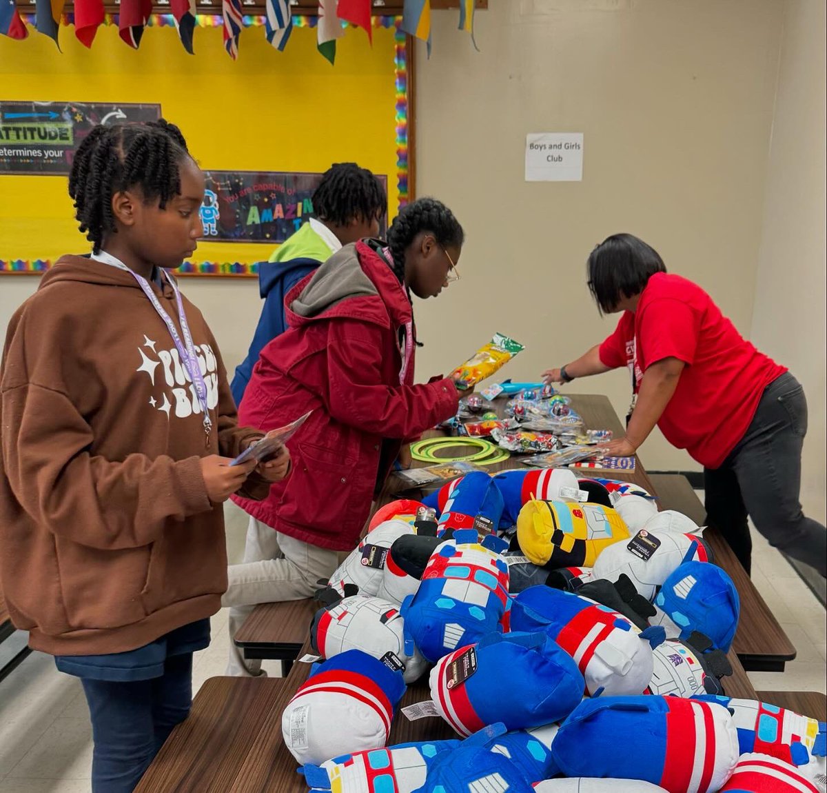 15 readers from Ambassadors Preparatory Academy in Galveston  participated in #GCACLinks  “For The Love of Reading” Campaign! 📚 
Thank you to our wonderfully engaged #ServicestoYouth Committee for coordinating this program &amp; congrats students!