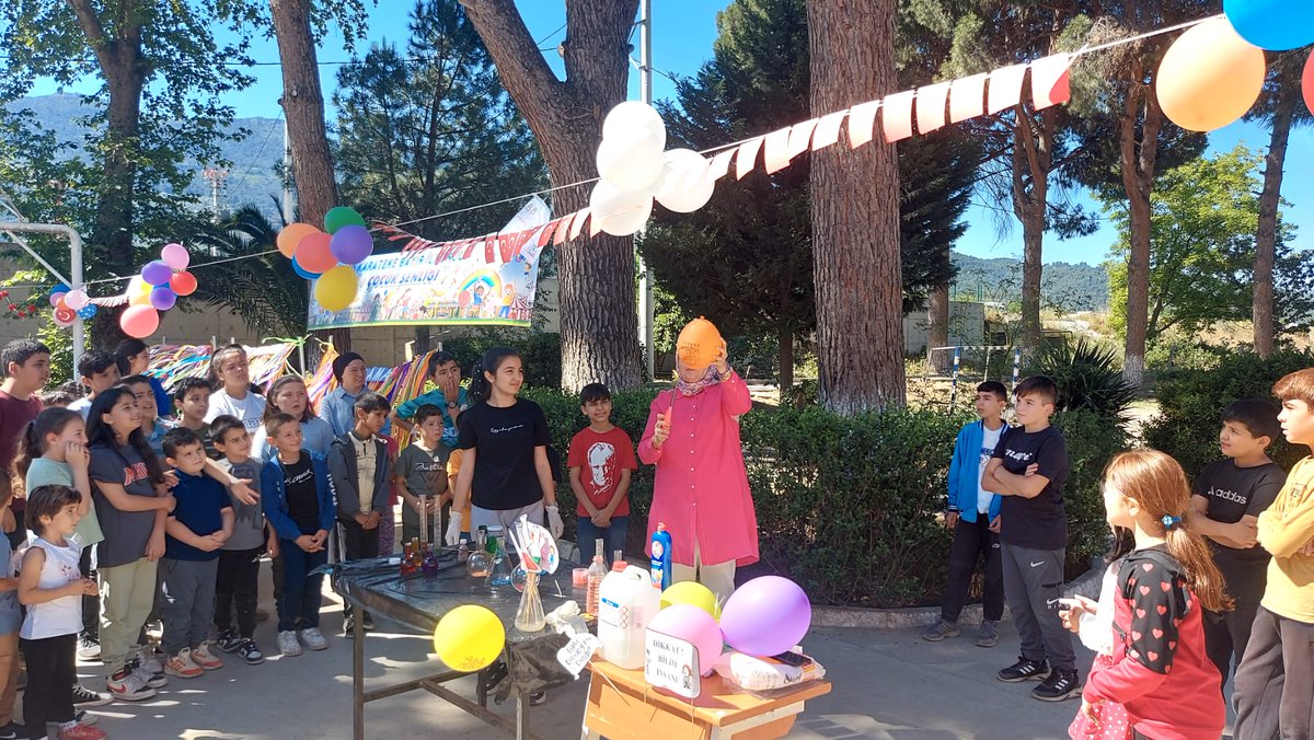 Geleneksel ve zeka oyunları ile eğlenerek öğreniyorum projesinin 2 ayağına İlçe Milli Eğitim Müdürü Aydın Yüzbaşıoğlu'nun katımıyla Büyükkale Mediha İçel Ortaokulunda Büyükkale İlkokulu ve Karateke İlkokulu'nun ve +<a href="/aydinyuzbasiogl/">Aydın YÜZBAŞIOGLU</a> <a href="/tirekaymakamlik/">Tire Kaymakamlığı</a> <a href="/izmir_ilmem/">İzmir İl Milli Eğitim Müdürlüğü</a> <a href="/yahsiomer/">Dr. Ömer YAHŞİ</a> <a href="/tcmeb/">Millî Eğitim Bakanlığı</a>