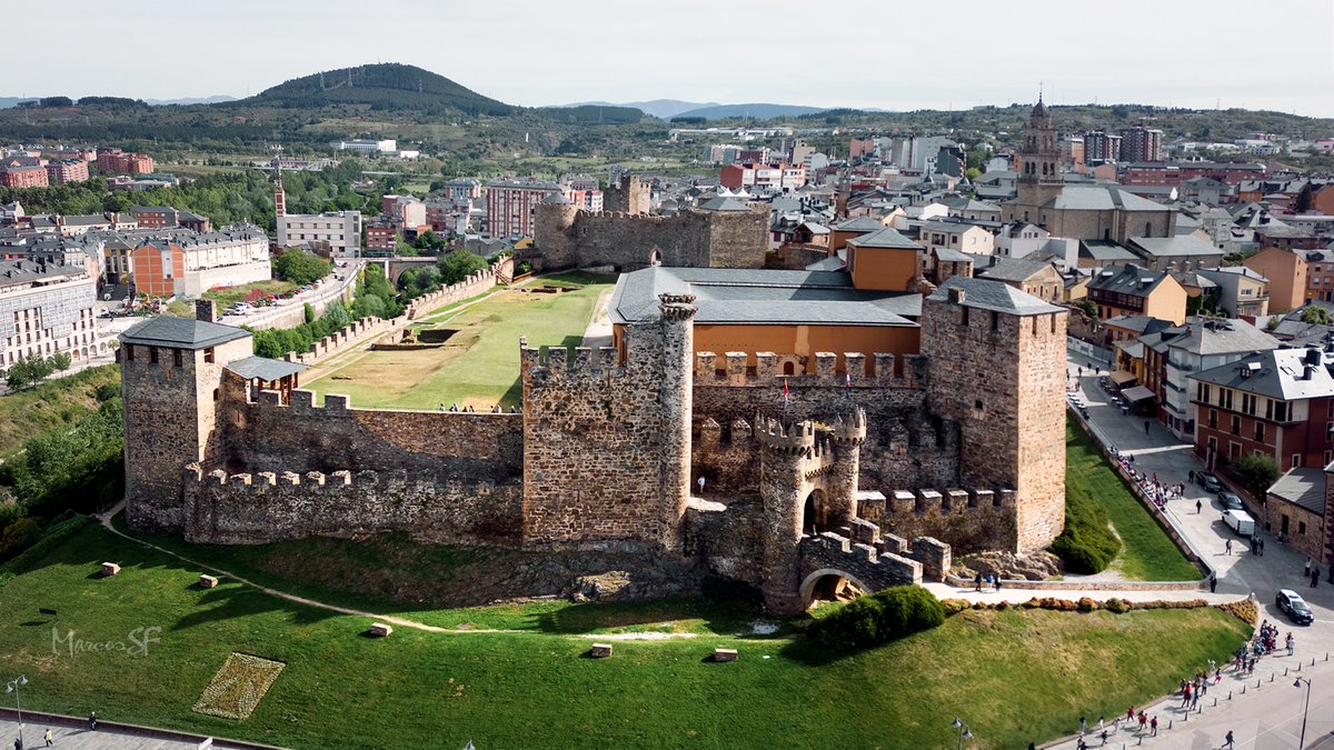 Castillo de los Templarios.
Ponferrada.

#ElBierzo
#Bierzo
#castle
#monumento
#caminoDeSantiago
#elTemple
#CastillosTemplarios
#CastillodePonferrada
#castillodelostemplarios
#leonesp
#España
#Spain
#castillosMedievales
#león
#leon