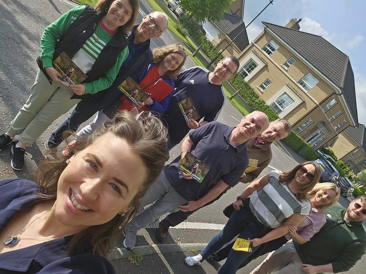 Another brilliant evening in Lagan Valley for Team Alliance 😀 So much support for our positive, progressive politics and track record of delivery on the ground for you- we can win this 💪 Very thankful for such community support 🙏 🙂🙏💛💛