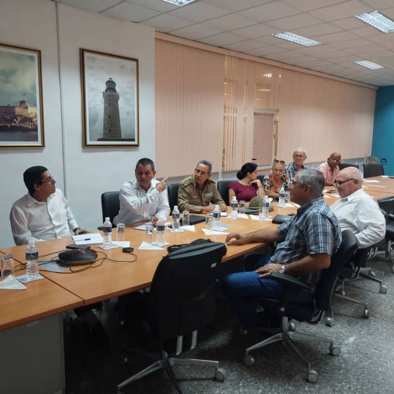 citmacuba's tweet photo. Intercambian ministro @citmacuba Eduardo Martínez Díaz @EdMartDiaz y viceministro primero @SANTANACITMA con directivos y expertos de Grupo Empresarial #GEOCUBA sobre proyectos de I+D en curso con resultados relevantes para la economía y la sociedad
#CubaEsCiencia
@adianez_taboada https://t.co/lyqxnXzCTe