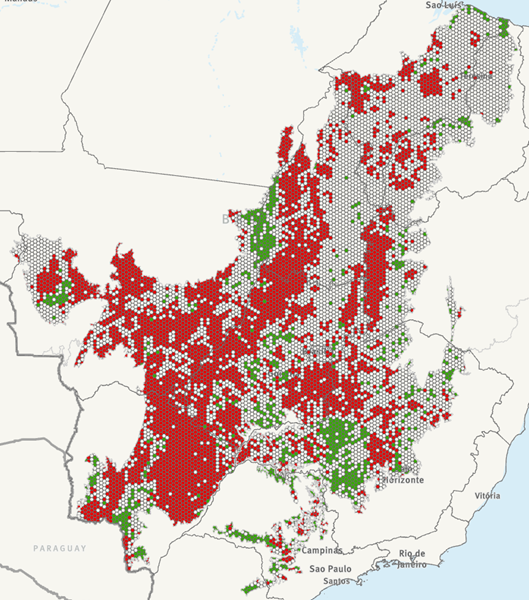 barroso2501's tweet photo. A primeira informação é que essa perda de 25% da vegetação no Cerrado não aconteceu de forma homogênea. No mapa tudo que está em 🟥teve perda >25%, em branco as regiões onde a perda foi < 25%, e em 🟩verde são regiões onde houve GANHO de vegetação natural entre 1985 e 2022. https://t.co/JDxO0lVmnL