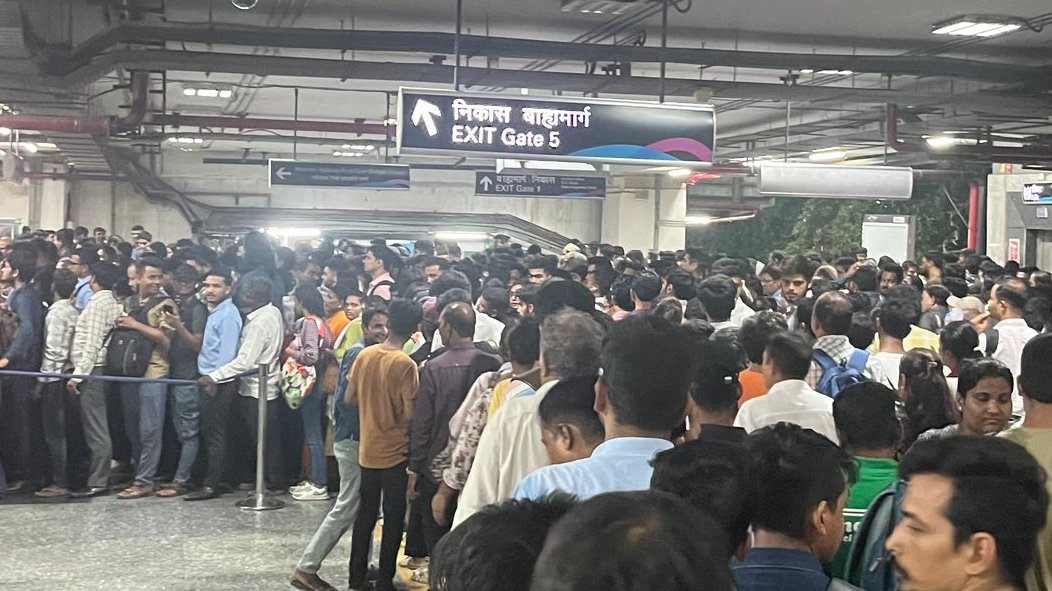 BIG BREAKING 🚨 The Marathi news channels are reporting that Narendra Modi roadshow in Mumbai turned out to be a self goal for BJP The local trains, metro and central expressway all were massively impacted by this 2 hour long event. At least 5 lakh people were disturbed ⚡ The
