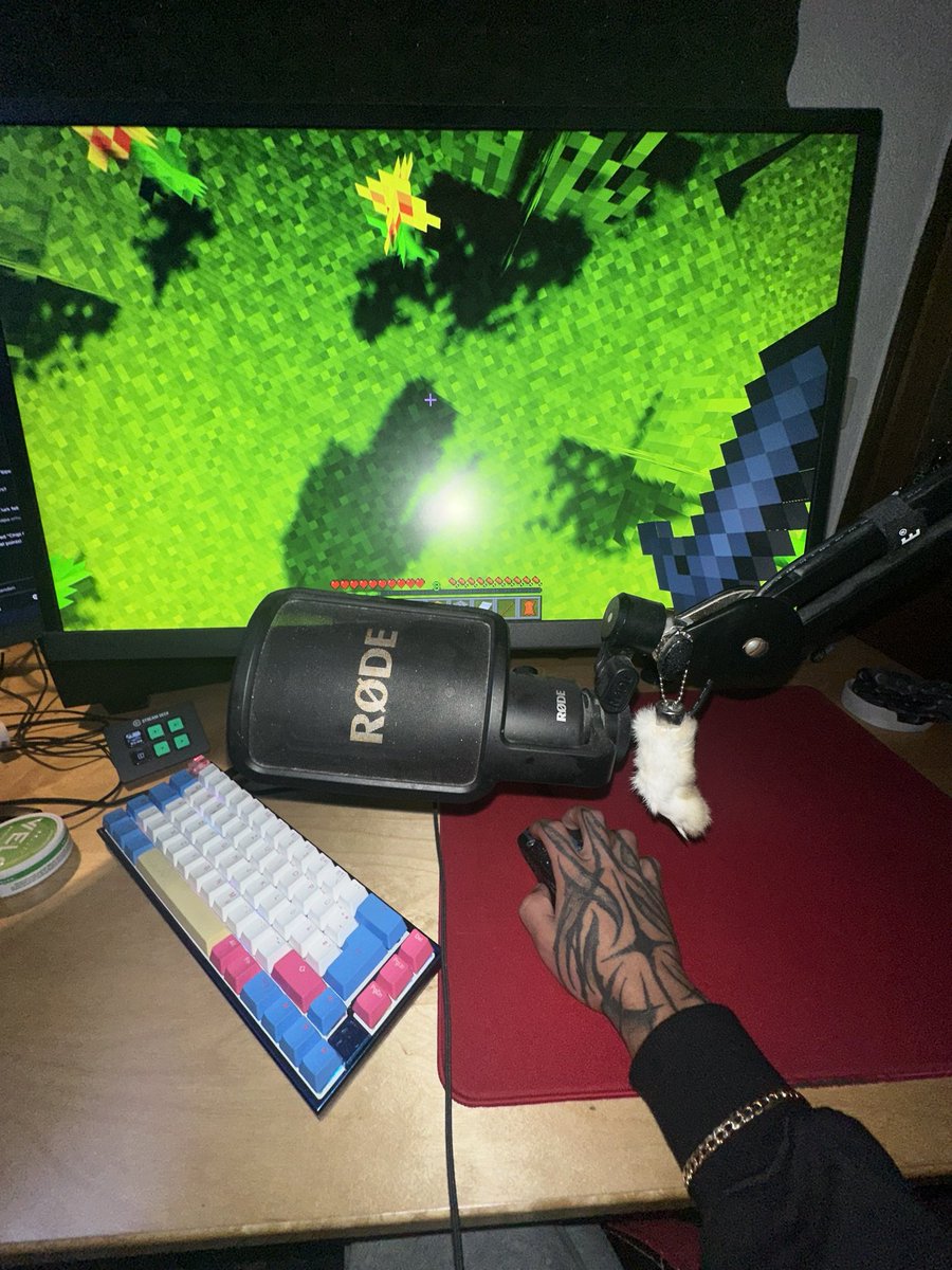 Breakcore &amp; MC sesh with my cutie <a href="/MinaHina02/">Maria</a> 
Hop in <3
twitch.tv/cillicit