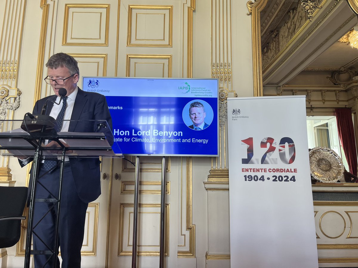 Je suis fière de lancer #GreenWeek à l'ambassade avec une conférence sur la coopération entre le 🇬🇧 et la 🇫🇷 pour le développement de la finance durable et des marches des crédits #biodiversité ! Merci @RichardHRBenyon et @GoulardSylvie de votre participation !