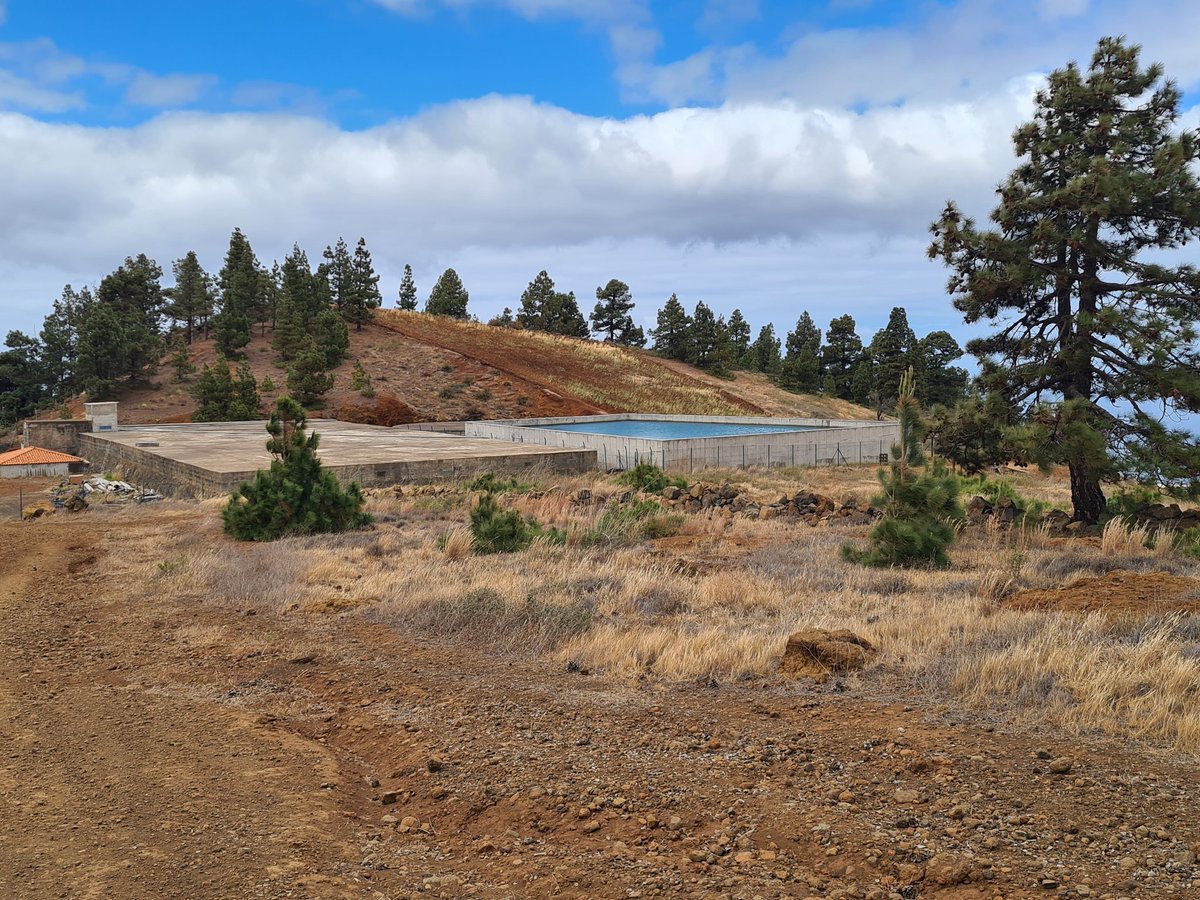 Last year's built agriculture water reservoir in #ElPaso is full and ready for summer emergencies. #LaPalma