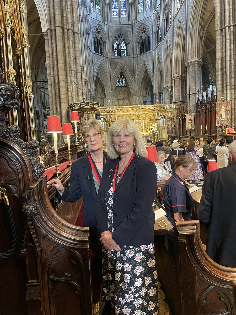 What a wonderful service this evening at Westminster Abbey in the presence of so many nurses. Thank you @FNightingaleF for providing this opportunity to celebrate our profession in such a special way. @CompanyNurses