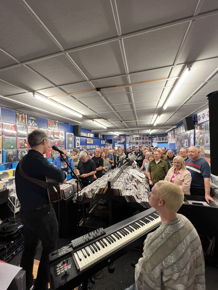 What a fantastic performance from @wearevillagers Conor tonight!🤩 Absolutely brilliant! A big thanks to everybody who came and supported this event 😄 Thanks to Dave Gardner and @TheMusicCellar for the sound equipment