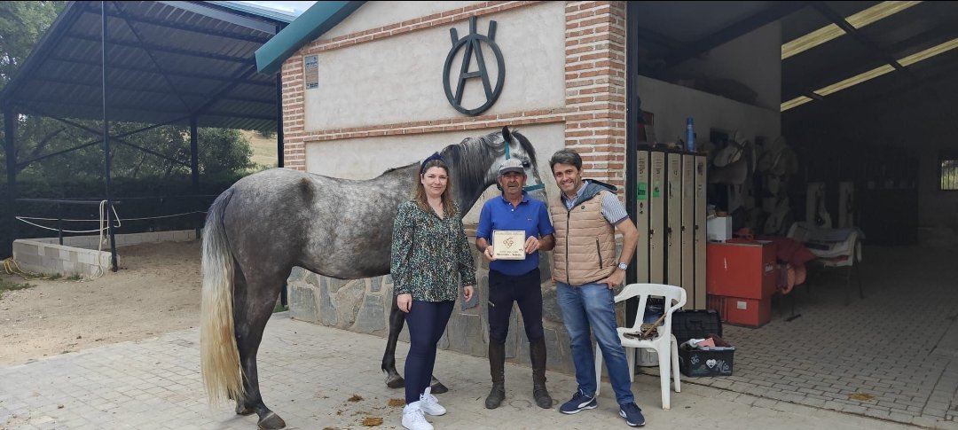 Queremos dar la bienvenida a Finca Ayjón, (centro hípico Capellanía), en la localidad de Méntrida donde se puede practicar diferentes estilos de doma. Igualmente cuenta con Finca para realizar cualquier tipo de eventos. Bienvenidos y gracias por vuestra confianza <a href="/RVMentridaToled/">Ruta del Vino Méntrida-Toledo</a>