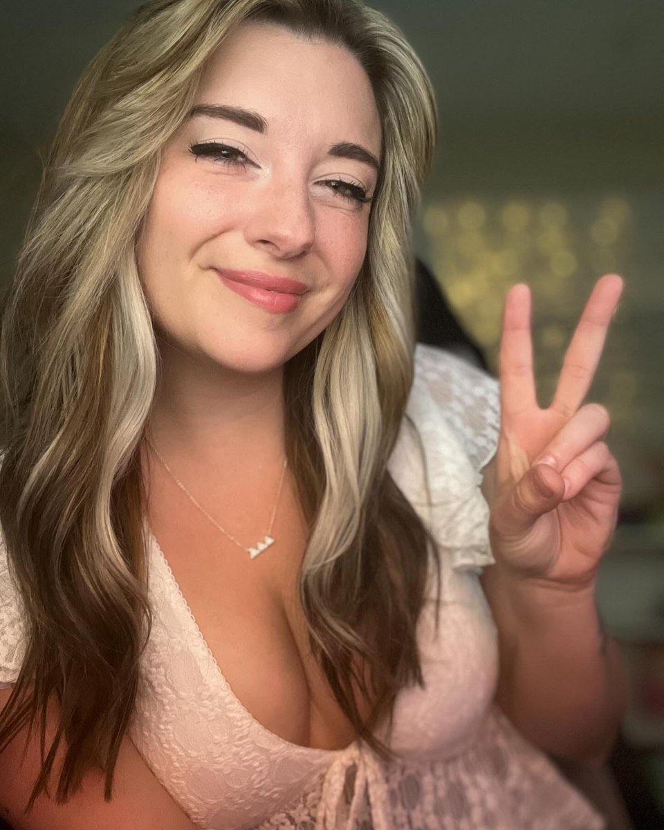 HIIIIII I’ll be live in the next 5 :) doing wasted Wednesday today!!! Come party -twitch.tv/amandirose-