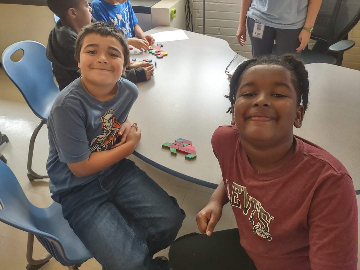 danikaowhite's tweet photo. Polygon fun in the classroom this week in room 123!! @SRAABOBCATS https://t.co/LTyXjgzWvg