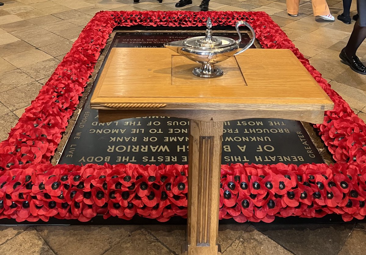 SuzKhamis's tweet image. Such a lovely afternoon at the Florence Nightingale Commemoration Service @wabbey. @WoganWebb @JulesGudgeon @iolandacp @JaxdDavis Proud to represent the #DMArmy