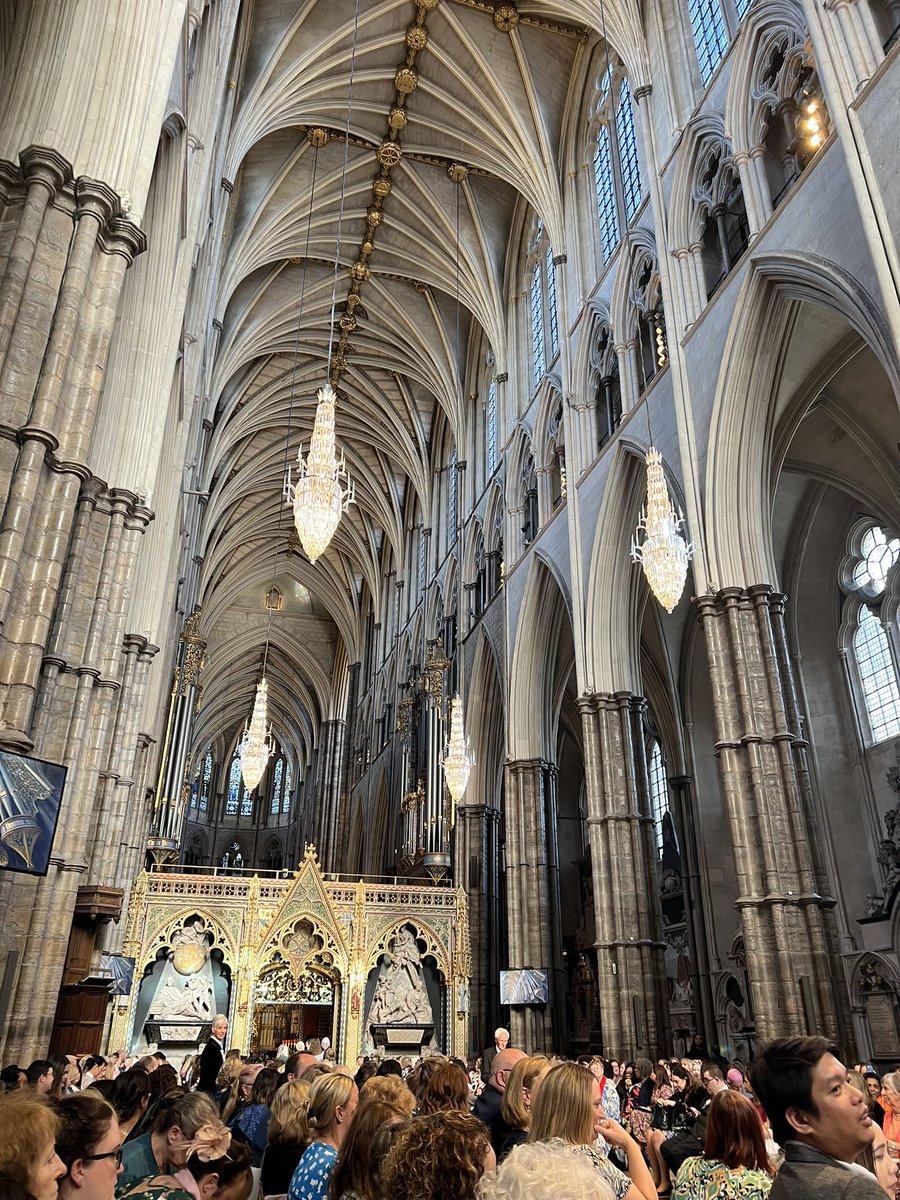 SuzKhamis's tweet image. Such a lovely afternoon at the Florence Nightingale Commemoration Service @wabbey. @WoganWebb @JulesGudgeon @iolandacp @JaxdDavis Proud to represent the #DMArmy