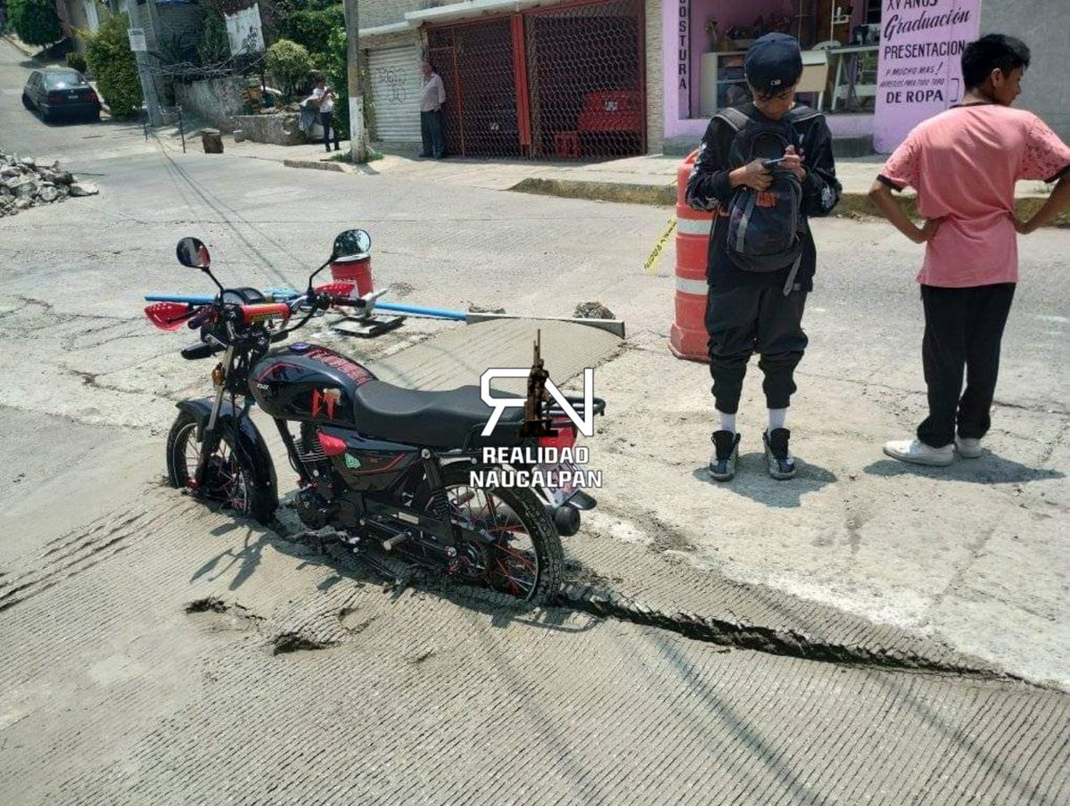 Hoy en nuestra sección favorita de #PrietosEnAprietos Cuidado con la reparación con concreto en La Mancha 1 en #Naucalpan