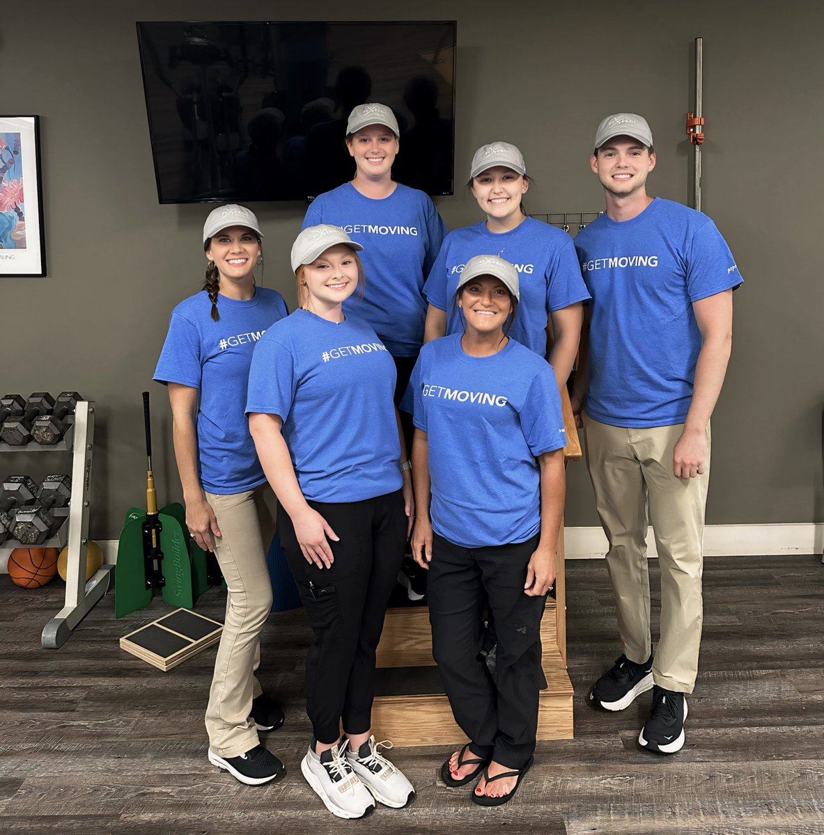 The PT Pros Leitchfield team is all smiles in their new tees and hats! 😎📷#PTPros #GetMoving #YourTeamIsHere #LeitchfieldKY