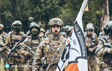 Belarusian volunteers  from Kainoŭski Regiment @belwarriors have been honored by Ukraine.

The names havn't been disclosed, but there are 24 awards:

11 'Ukraine – above all!' medals, 
5 'For Combat Merits,' 
6 'For Courage in Performing Special Tasks,' and 
2 'Honorary