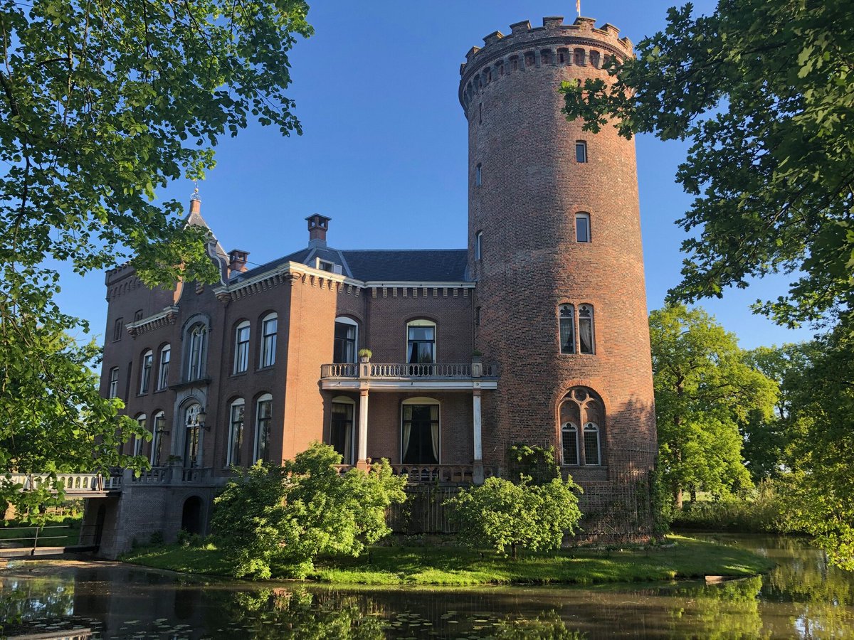 Bezoek #skbl in Utrecht bij Dag van het Kasteel. Rondleidingen bij kastelen Sterkenburg, Amerongen, Groeneveld, landgoederen Wickenburgh, Prattenburg, Huis Doorn, ridderhofstad Schalkwijk. Open huis bij kastelen Loenersloot, Renswoude en Oud-Amelisweerd. dagvanhetkasteel.nl/bezoek-kastele…