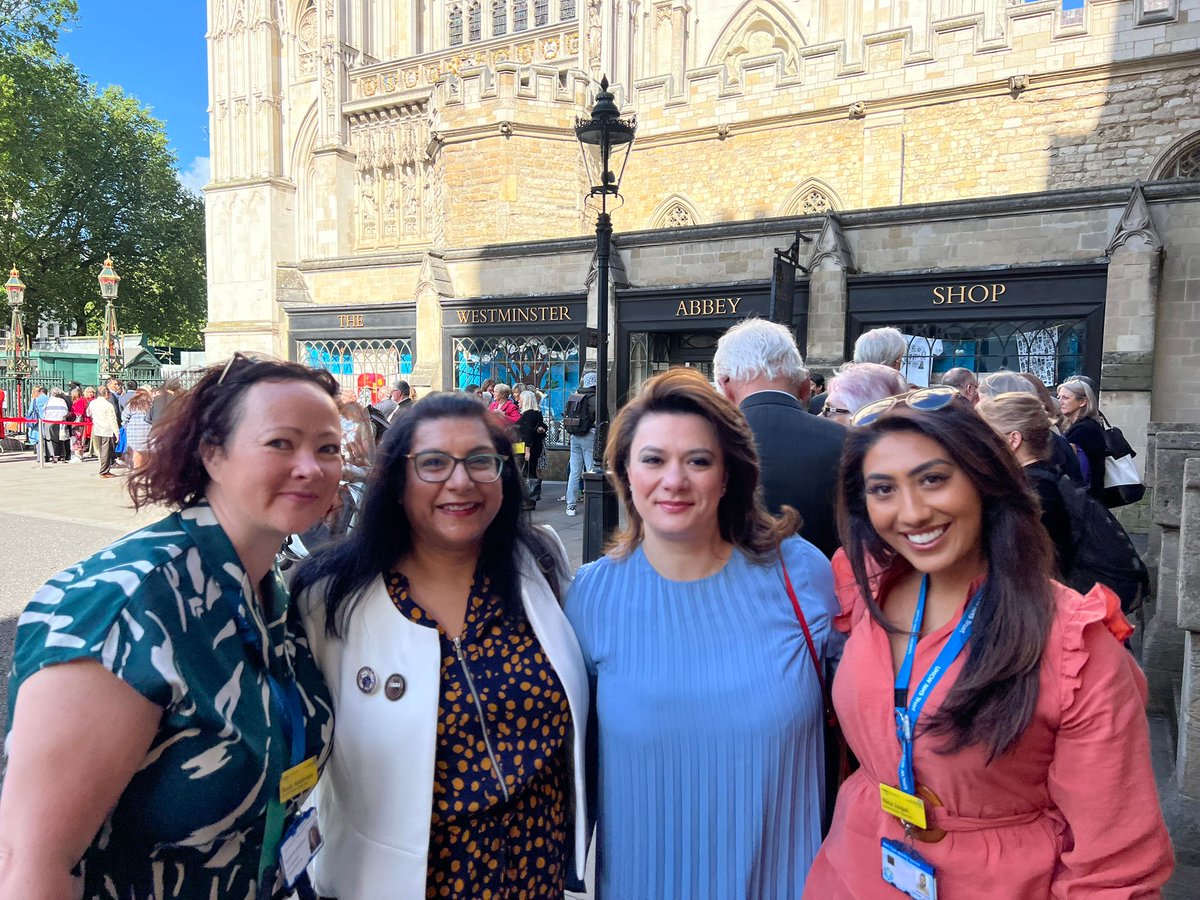 An absolute privilege to attend Westminster Abbey to commemorate the life of Florence Nightingale, an honour to meet @CNOEngland and so many other wonderful Nurses, and to represent @nhsuhcw @UHCW_KPO