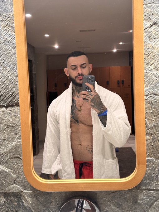 do you like red?🌶️  https://t.co/Wy9fRe6Ox2 https://t.co/niST8r9S1u