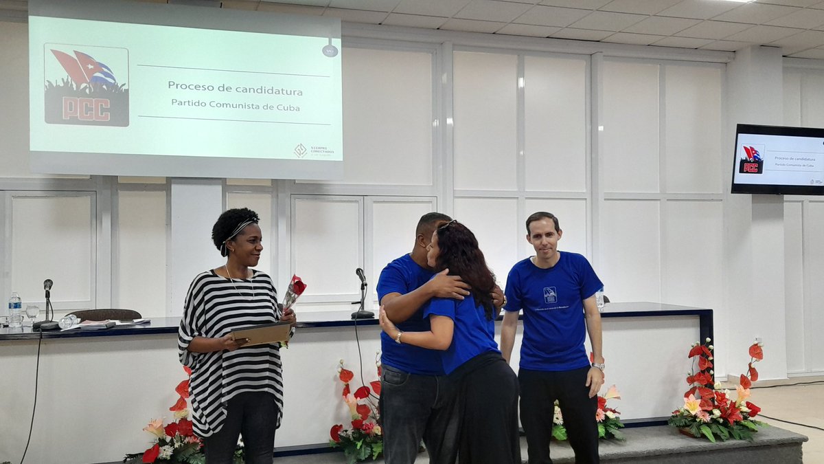 👉🏼 En la Asamblea de Balance del @PCC_UCI, reciben el merecido homenaje un grupo de secretarios que se despiden de la dirección partidista con la satisfacción del deber cumplido. #SomosUCI @raydelmp @BasultoRamirez @PartidoPCC