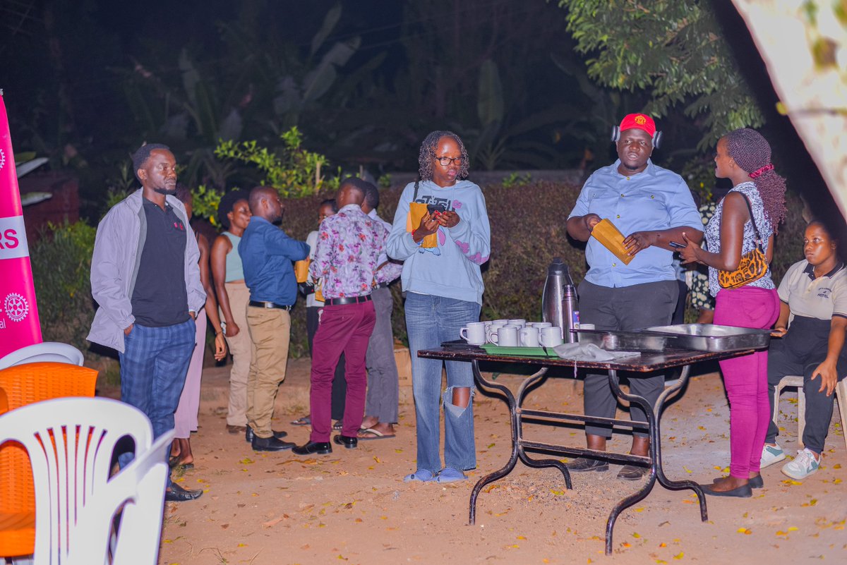 Great evening filled with spoken word, poetry, riddles, folk tales and rhymes at the campfire poetry fellowship. Courtesy 🏦Washington DC Buddy group We fellowship every Wednesday 6pm at Rockstone Gardens. 📸@fabtechshots