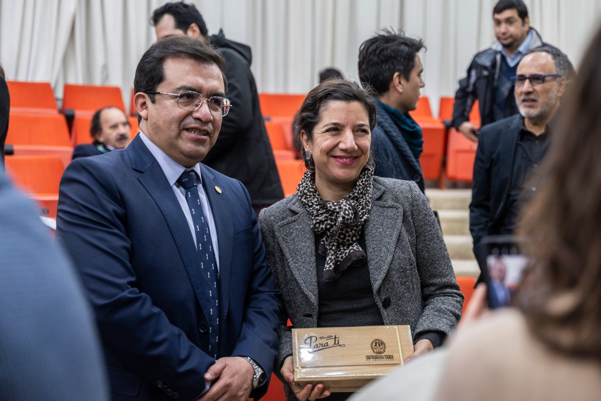 La Ministra @AisenEtcheverry participó esta jornada de la inauguración del año académico de postgrados de la @Usach, donde ofreció una clase magistral a los nuevos alumnos.