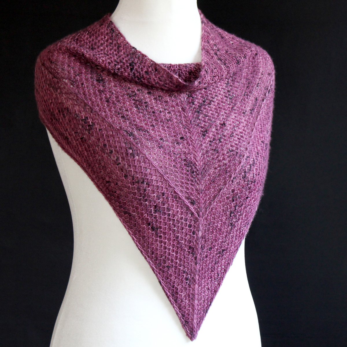 It's release day! Today I want to introduce you to Roille! Knit in Fibre Fox's beautiful Merino Singles, Roille is a quick knit and perfect lightweight accessory for any outfit!

#TheFibreFoxYarns #RoilleCowl #LizCorkeKnits #Knitting