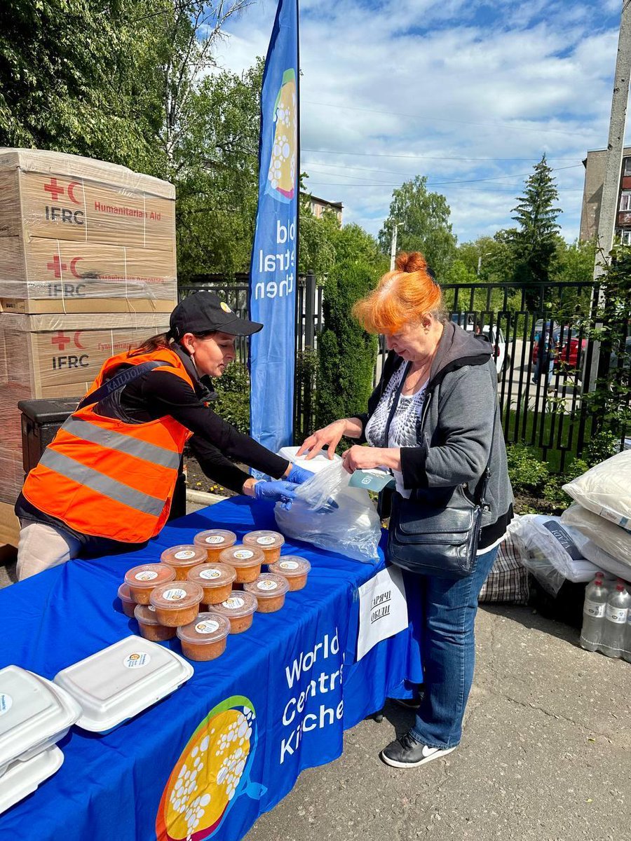 Families across the Kharkiv region are fleeing for their safety as Russian attacks intensify in eastern Ukraine. In Buhaivka, WCK provided comforting bowls of soup and water to people forced to evacuate their homes with what few belongings they could carry. #ChefsForUkraine