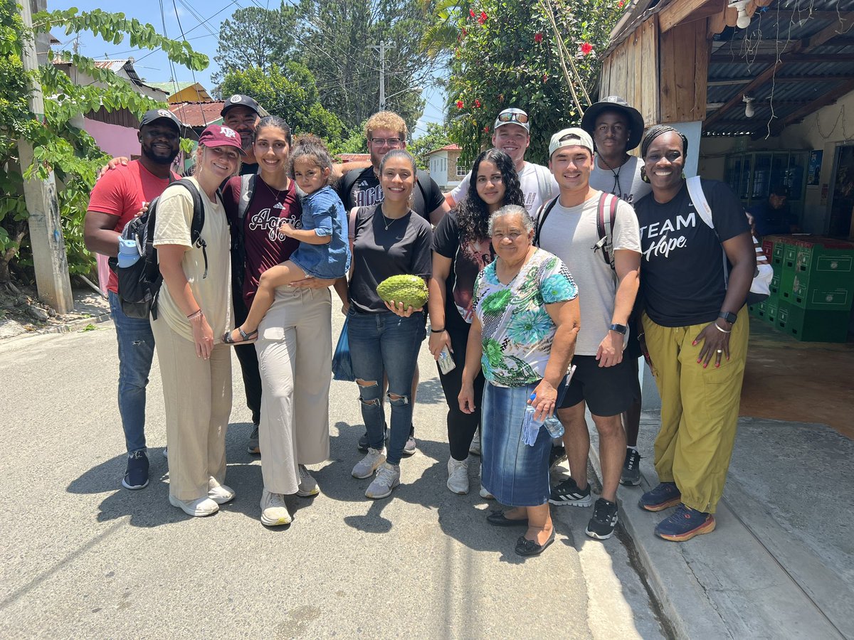 Absolutely ❤️ing this #AggiesfortheNations mission trip to the Dominican Republic. So proud of the selfless-service from the @12thMan student athletes. Real impact 🙏🏽🇩🇴.