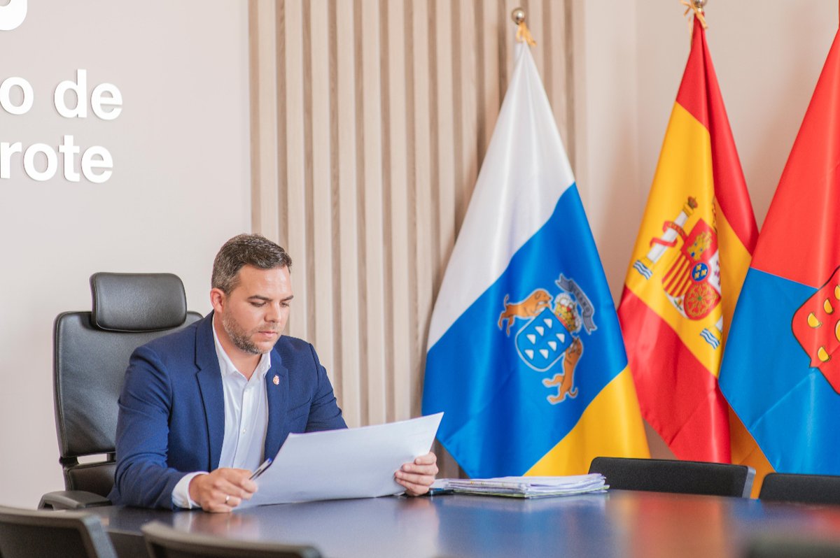 Jacobo Medina, impulsó en el consejo de Puertos Canarios la transformación del puerto de Órzola. 🛳️ 📌 Vital para los vecinos del norte y los miles de pasajeros que viajan diariamente a La Graciosa, busca mejorar la capacidad y la accesibilidad del puerto.