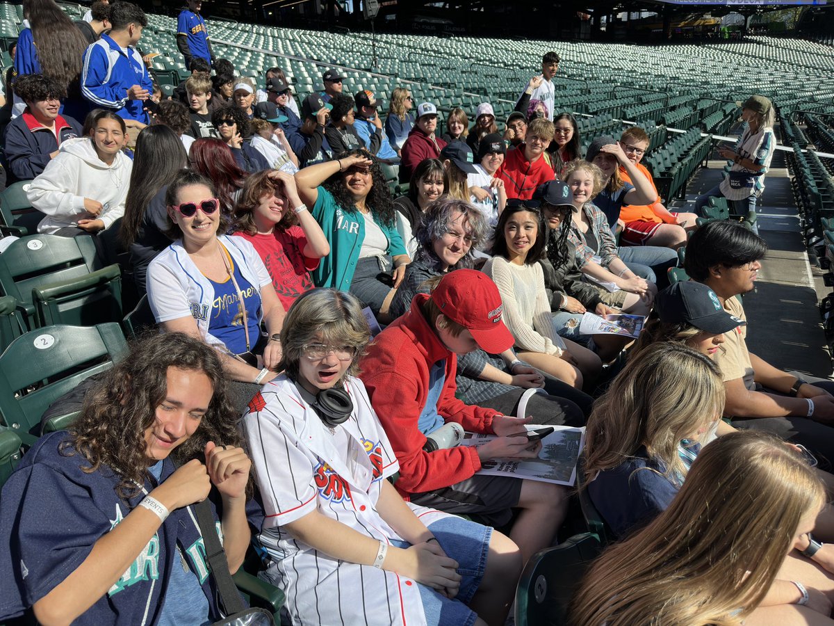 Ok Mariners! HSM is in the house and wants to cheer you on to a W.  #TridentsUp