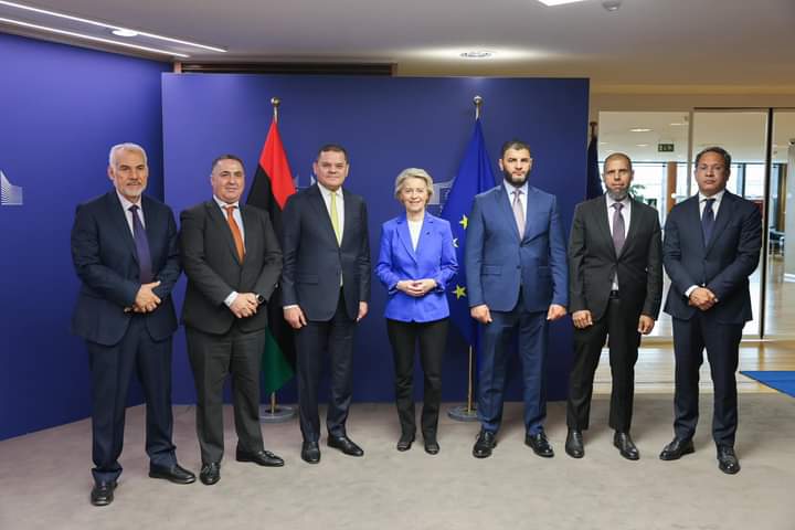 #بروكسل | عقد رئيس الوزراء  #عبدالحميد_الدبيبة <a href="/Dabaibahamid/">عبدالحميد الدبيبة Abdulhamid AlDabaiba</a> والوفد المرافق له، اجتماعاً مع رئيسة مفوضية الاتحاد الأوروبي <a href="/vonderleyen/">Ursula von der Leyen</a> لمتابعة عدد من القضايا المشتركة بين الاتحاد و🇱🇾 التي تركزت على متابعة ملف الهجرة غير الشرغية والتعاون في مجالات الطاقات المتجددة.