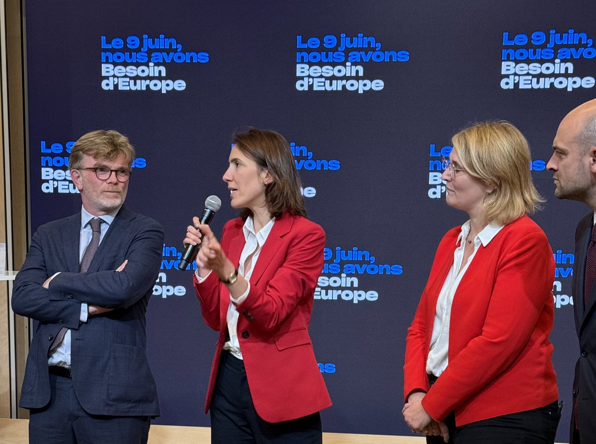 Ce soir, à Paris, au siège du @MoDem, la majorité présidentielle unie autour de notre tête de liste @ValerieHayer ! Le 9 juin, plus que jamais : @BesoindEurope ! 🇫🇷🇪🇺